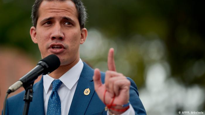 Guaidó rechaza «ley antibloqueo» y acusa a Maduro de querer «saquear» el país