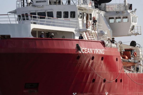 El barco humanitario «Ocean Viking» salva a otros 59 migrantes en el mar