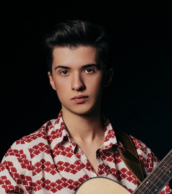 Marcin Patrzalek: “La guitarra me absorbió completamente, así que me sumergí en el mundo de los diferentes estilos»