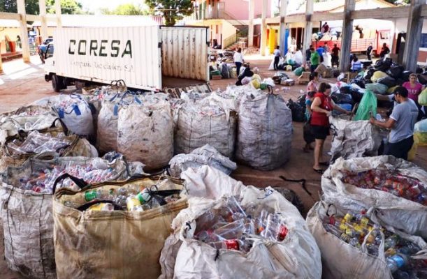 Ñemby: Estudiantes recolectan residuos y promueven el cuidado del medio ambiente