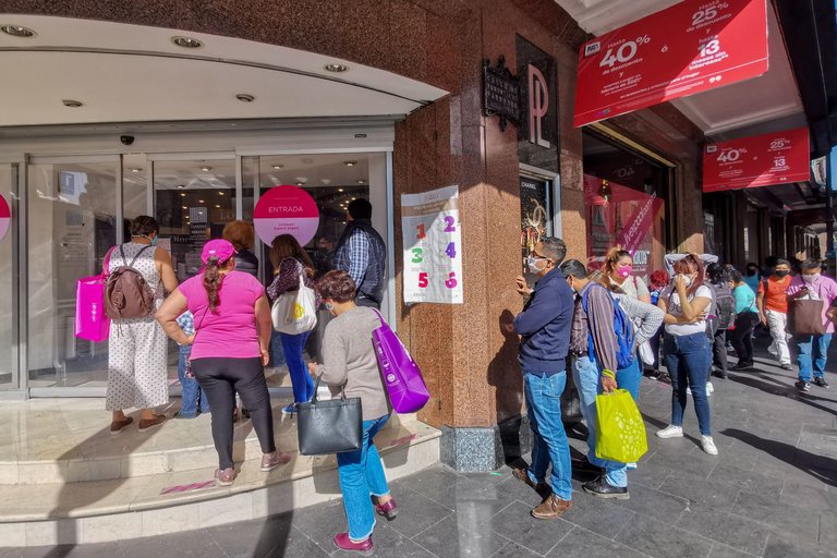 Alerta sanitaria en México: Desde el lunes tiendas, centros comerciales, gimnasios y cines cerrarán a las 19:00 horas