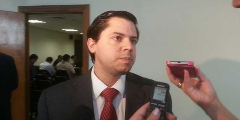 Cacavelos tras renuncia: «No puedo poner mi interés personal antes del público»