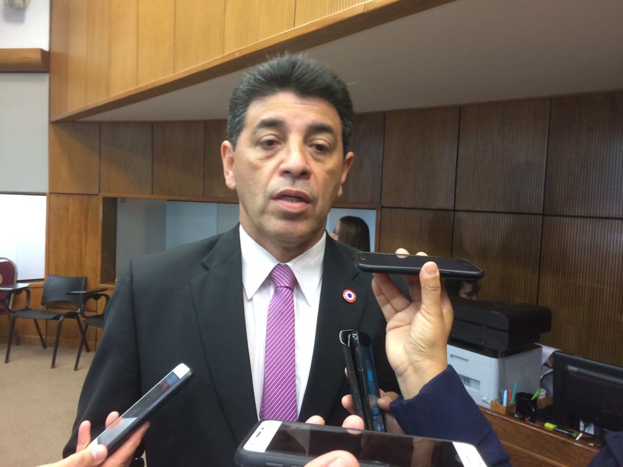 Victor Ríos defiende al parlasuriano Neri Olmedo
