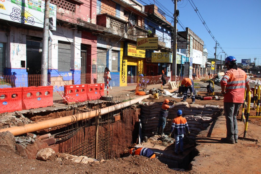 Clausuran por 90 días la avenida Zavalas Cué por obras del Metrobús
