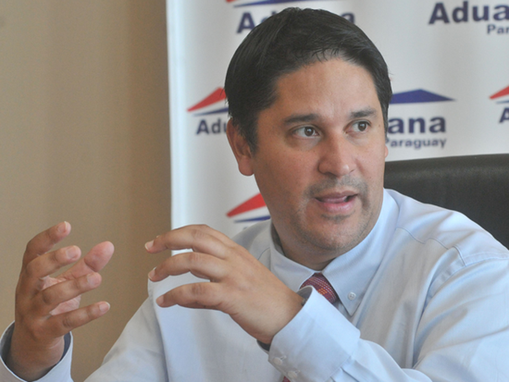 Luis Catalino Morales en reemplazo de Nelson Valiente como director de Aduanas