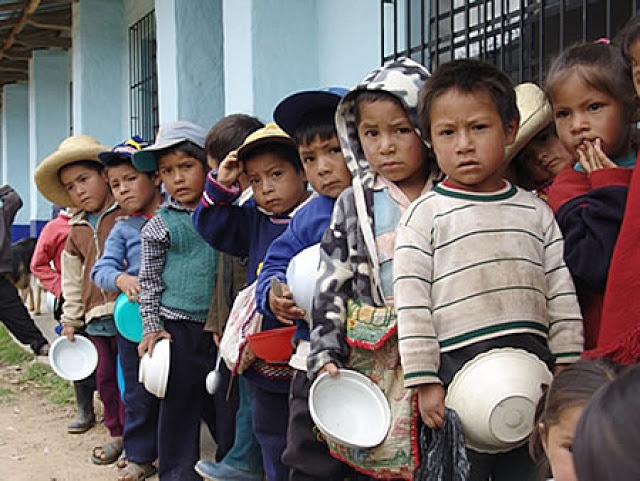 EEUU reunió a 1.800 niños inmigrantes con sus familias a horas del fin de plazo