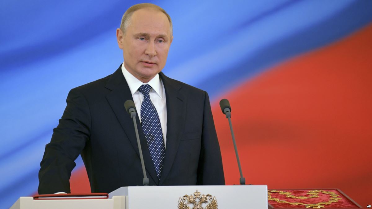 Putin firma una ley para prorrogar por 5 años el Tratado de Reducción de Armas Estratégicas entre Rusia y EE.UU.