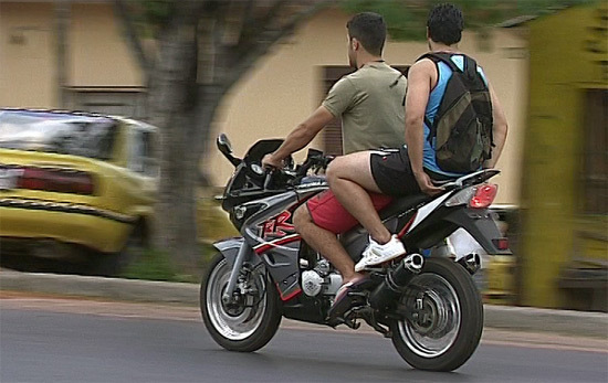 Más del 30% de los motociclistas de la región no utiliza el casco correctamente