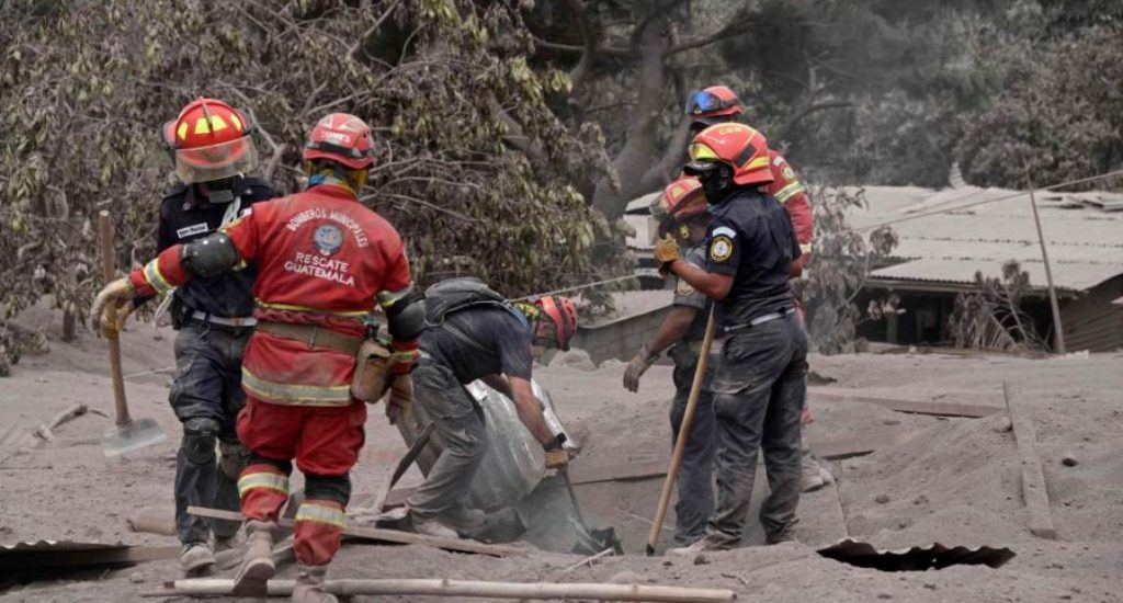Guatemala pedirá apoyo internacional por emergencia causada por volcán Fuego