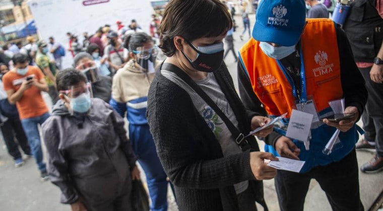 Ante la cifra récord de contagios, Perú extendió las medidas de precaución
