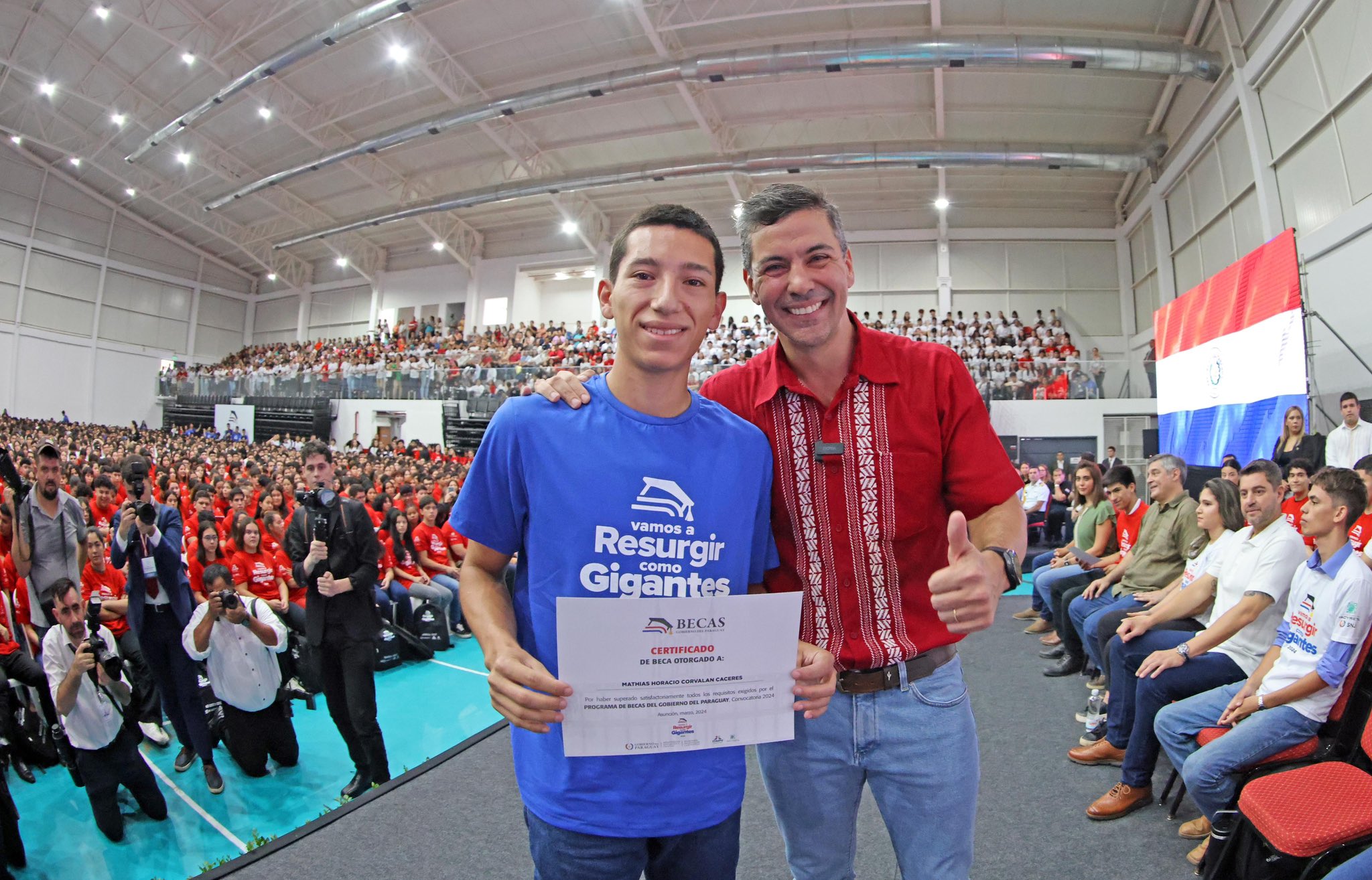 Santiago Peña garantiza mayor acceso a educación para los jóvenes