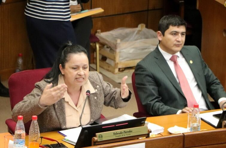 Yolanda Paredes dispara contra José Oviedo: “No todo lo que brilla es oro”