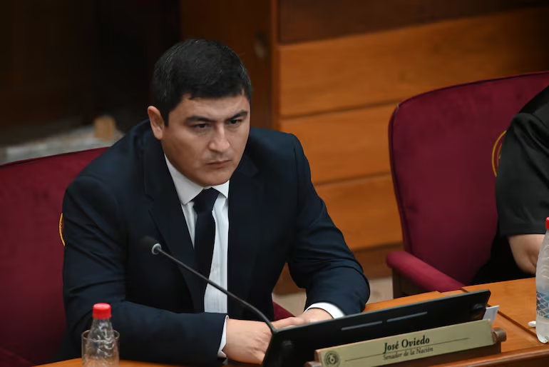 Senador sostiene que material de 12 ciencias no deberían estar en las escuelas
